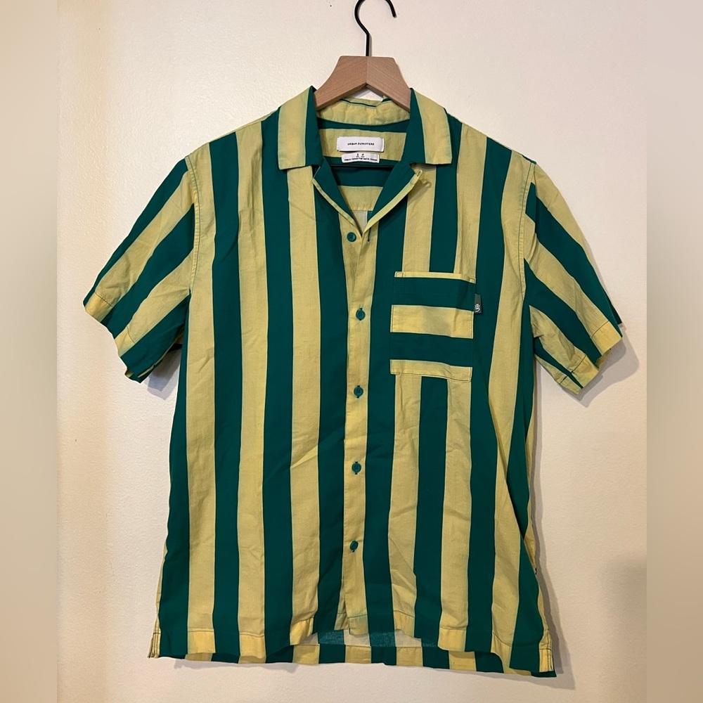 Urban outfitters shirt size small P good for a teen